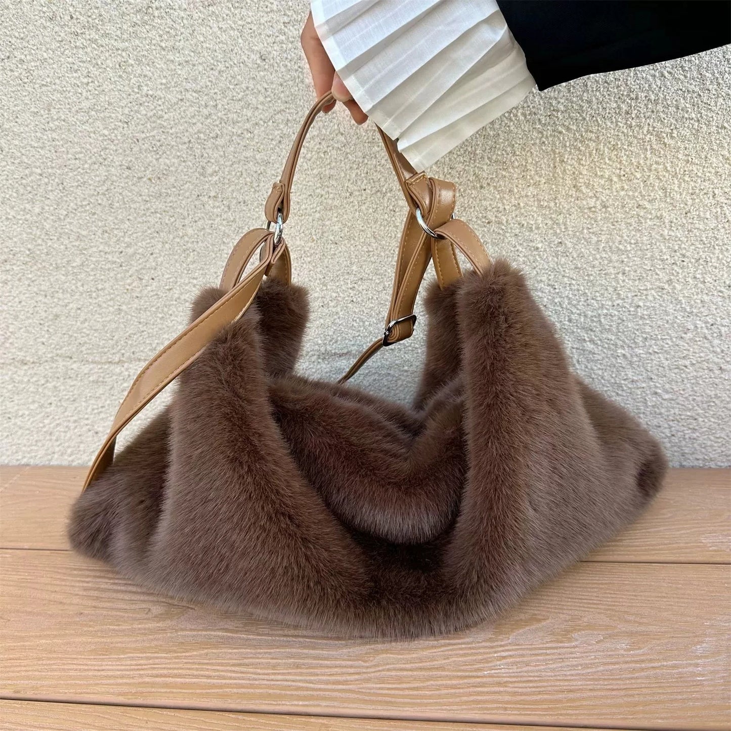 Women's Plush Crossbody Bag Single Shoulder Handbag Large Capacity Casual Autumn Winter Fur Bag Fashionable All-Match Bag