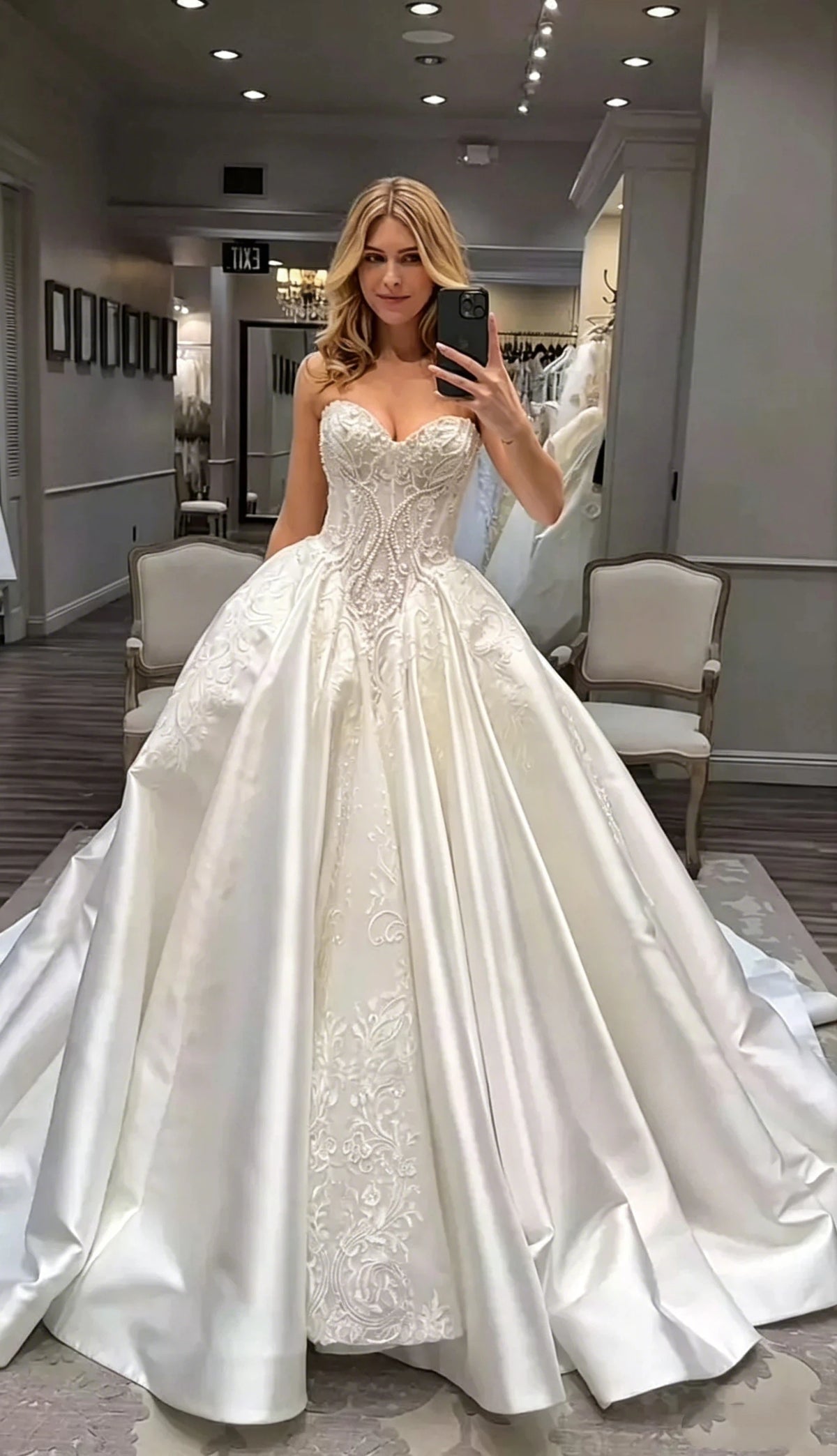 Luxury Strapless Ball Gown Wedding Dress Sweetheart Neck Lace Beaded Satin Cathedral Train Bridal Gown For Bride Customized