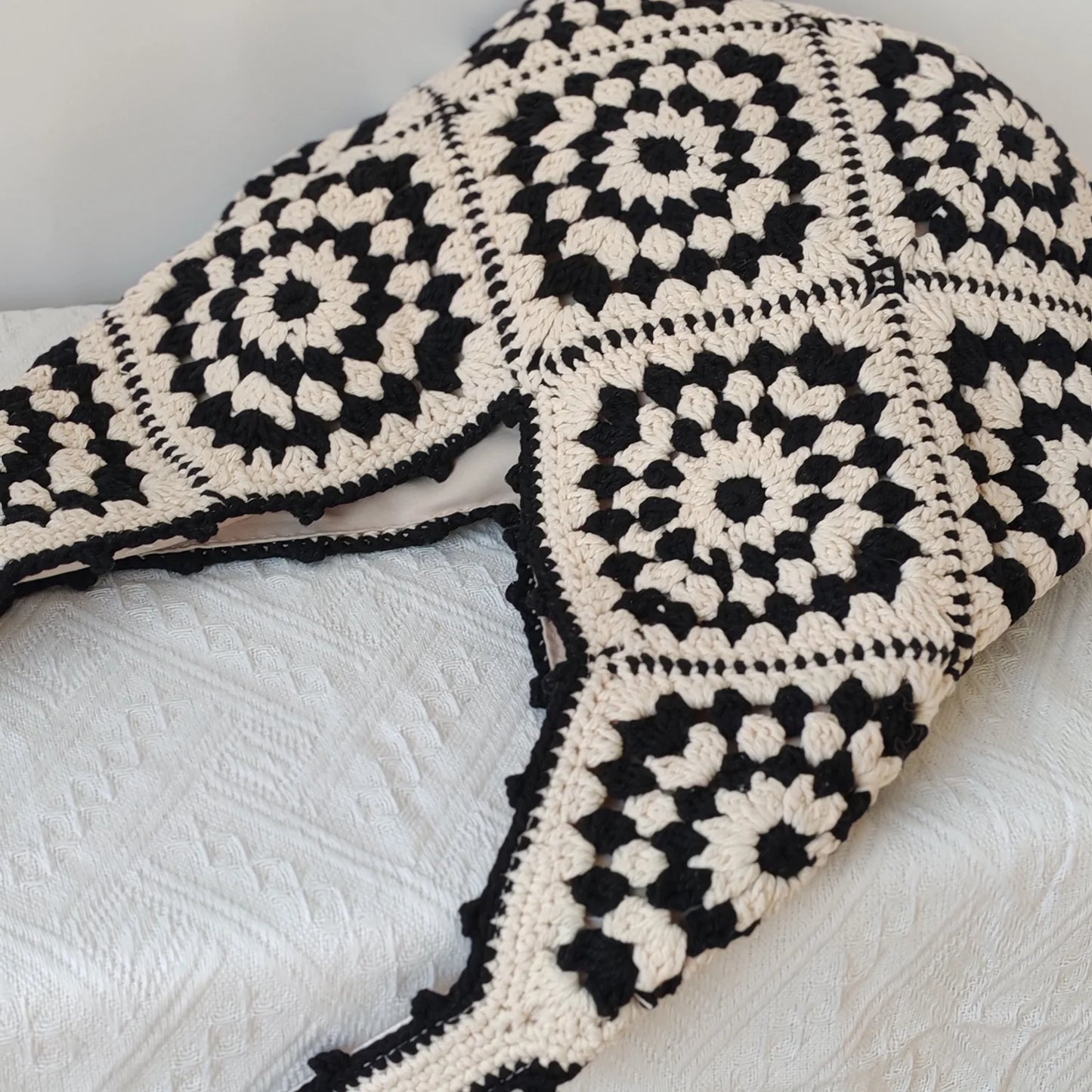 Handmade Crochet Granny Square Shoulder Bag – Vintage Boho Knitted Tote, Black & White Retro Hobo Bag for Women