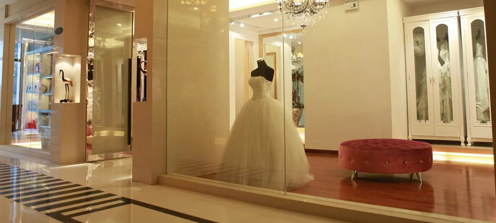 Customized New Elegant Floral Wedding Dresses Garden Sleeveless Wedding Gowns With Court Train Bridal Gowns Vestido Blanco