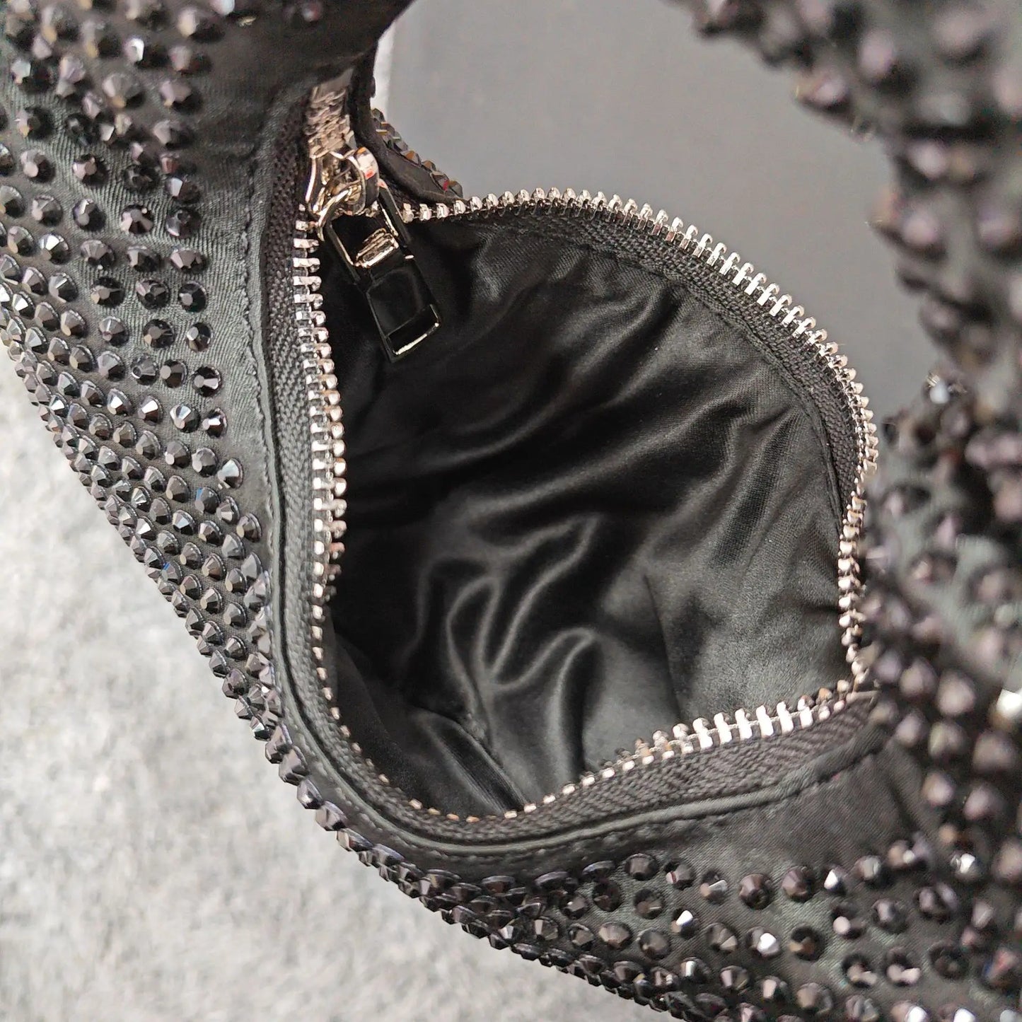 Full Diamond Dumpling Bag Women's Socialite Dinner Clutches Ladies Sparkling Rhinestone Evening Handbag Mini Banquet Party Purse