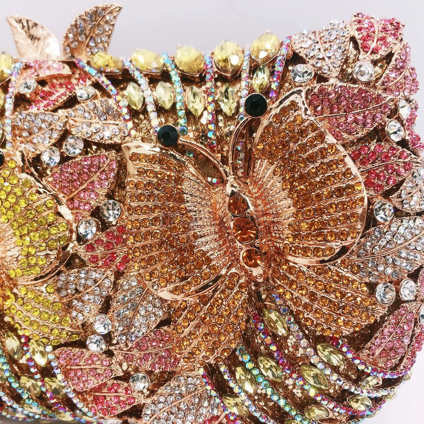 Hollow Out Women Evening Bag Gold Crystal Banquet Handbag Luxury Diamond Clutch Purse Wedding Bride Bags Elegant Dinner Bag