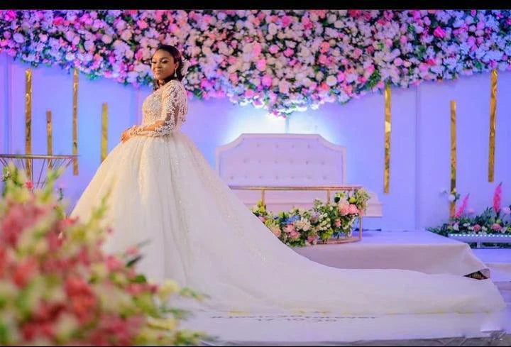 Customized Ball Gown Wedding Dresses Women Beaded Court Train Bridal Gowns V-Neck Long Sleeves Vestido De Noiva robe de mariée