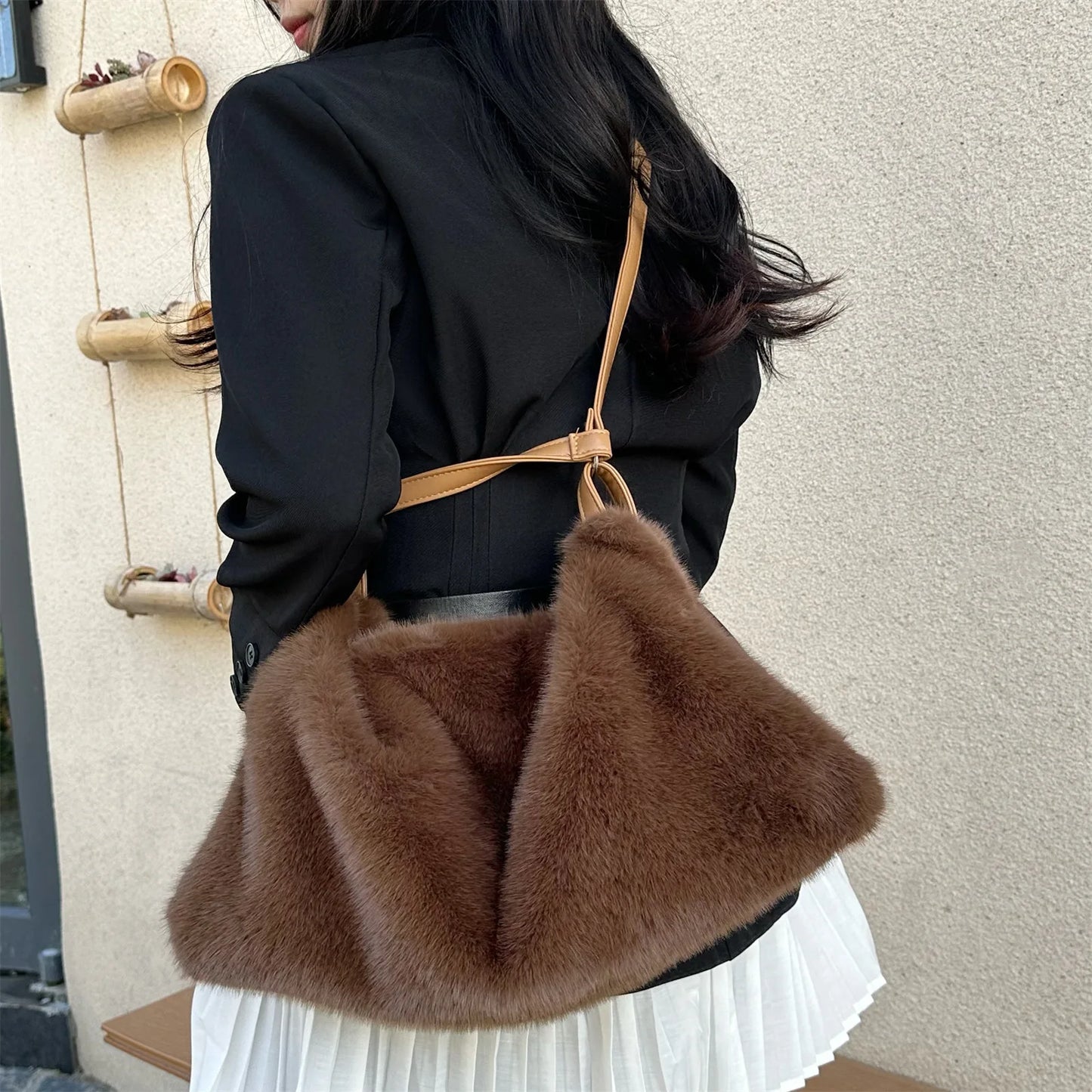 Women's Plush Crossbody Bag Single Shoulder Handbag Large Capacity Casual Autumn Winter Fur Bag Fashionable All-Match Bag