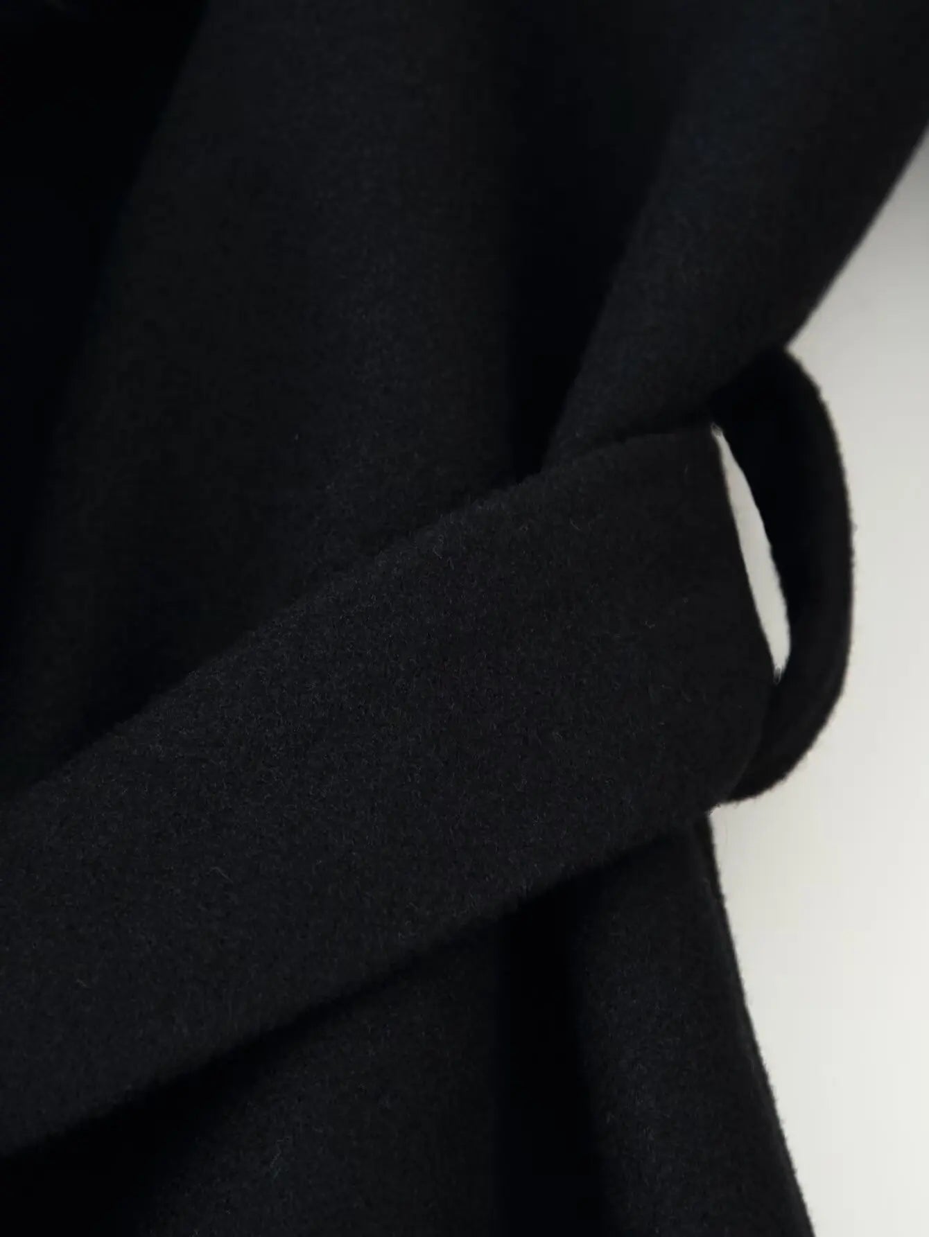 HH Winter Women Elegant Fur Collar Pockets Woolen Long Coat Female Temperament Warm Lapel Long Sleeve Double-breasted Belt Jacke