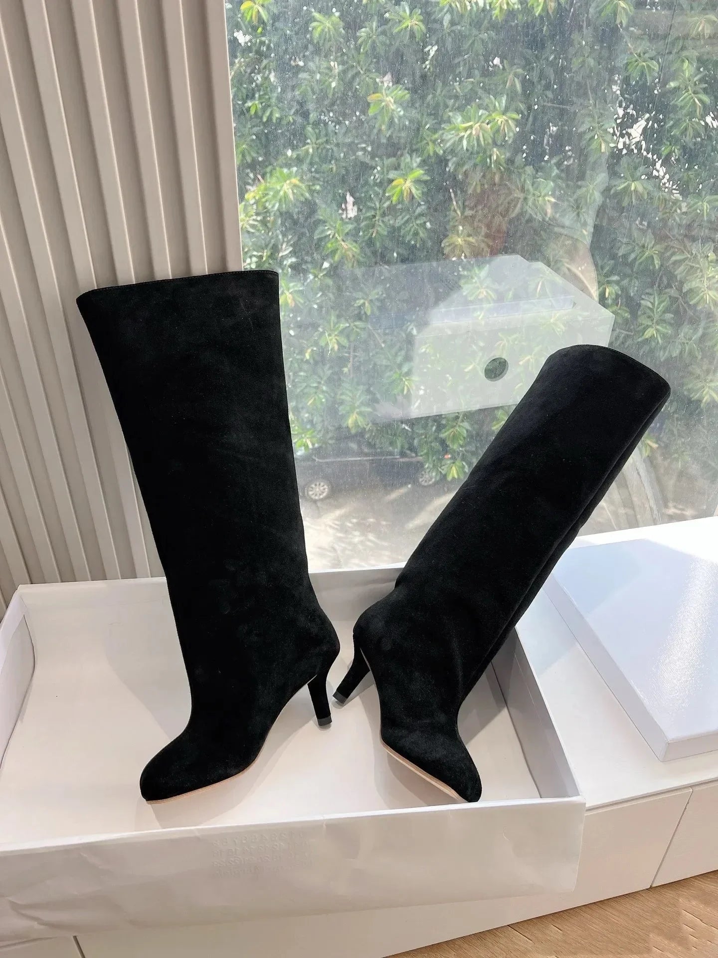 2025Women's Autumn and Winter New Slim Fit High Heels Knee High Boots Fashionable Plus Size Medium Long Boots Knight Boots