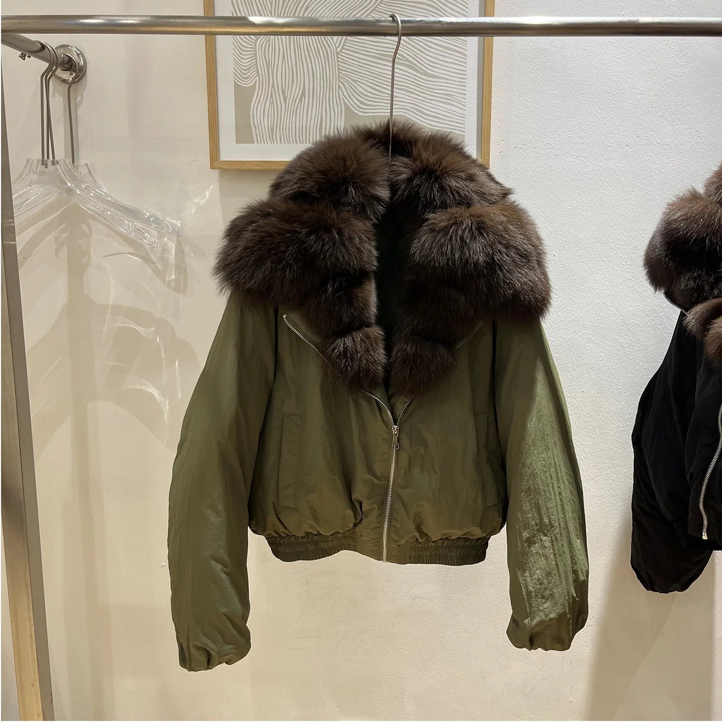 New winter style short down jacket with fox fur collar, high-quality fashion suede jacket, loose fit, thick and warm fur coat.