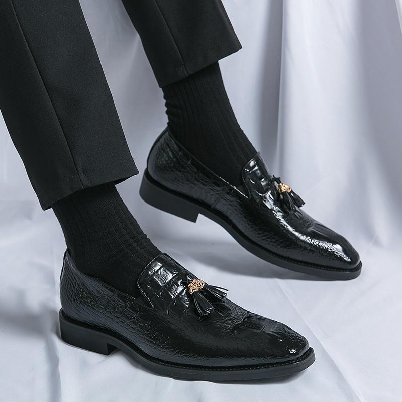 Zapatos de cuero con borlas y relieve de cocodrilo estilo coreano para hombre