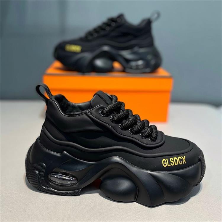 Zapatos masculinos de plataforma deportivos y de ocio con superficie de cuero
