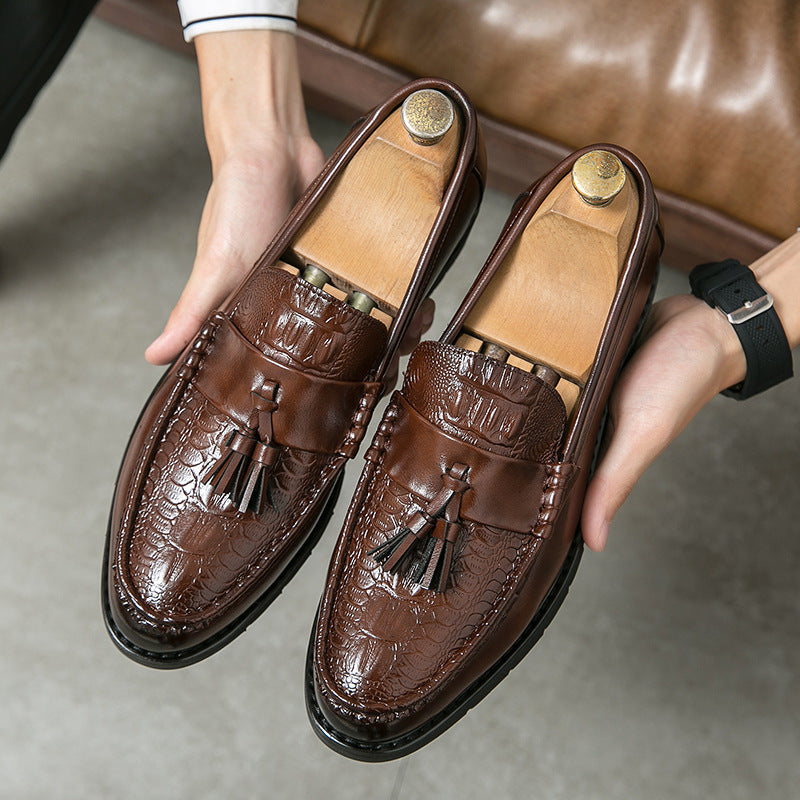 Zapatos casuales de cuero de moda con punta en pico y borlas personalizadas