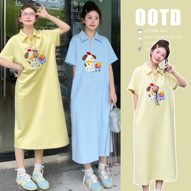 Elegante vestido de perrita con cuello alto bordado y solapa chic