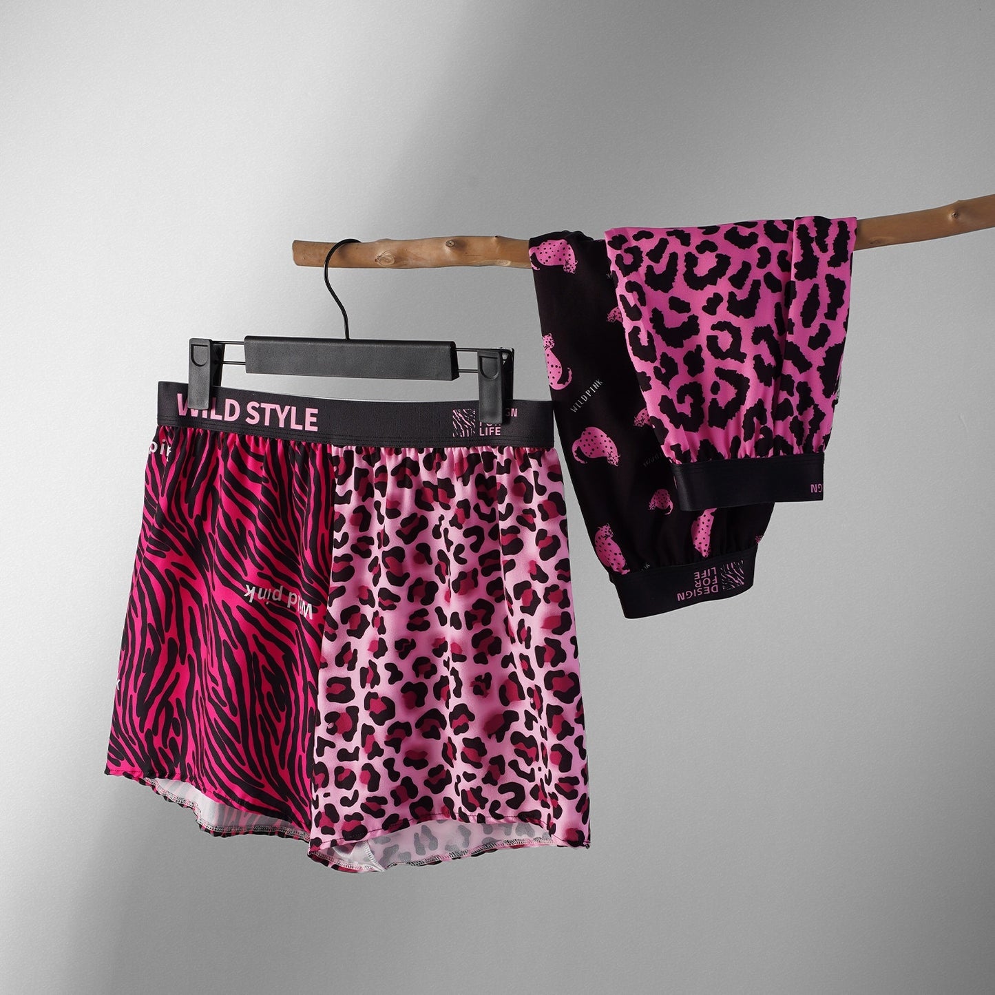 Pantalones Aloha de seda helada con estampado de leopardo para hombre con diseño estampado para usar en casa