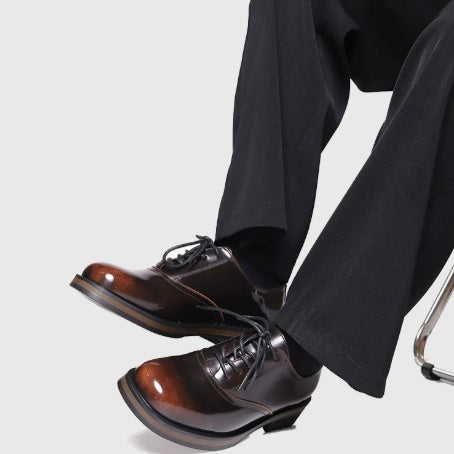 Zapatos de cuero para hombre, bicolor, con suela gruesa, perfectos tanto para el uso informal como para ir al trabajo.
