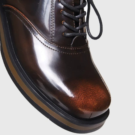 Zapatos de cuero para hombre, bicolor, con suela gruesa, perfectos tanto para el uso informal como para ir al trabajo.