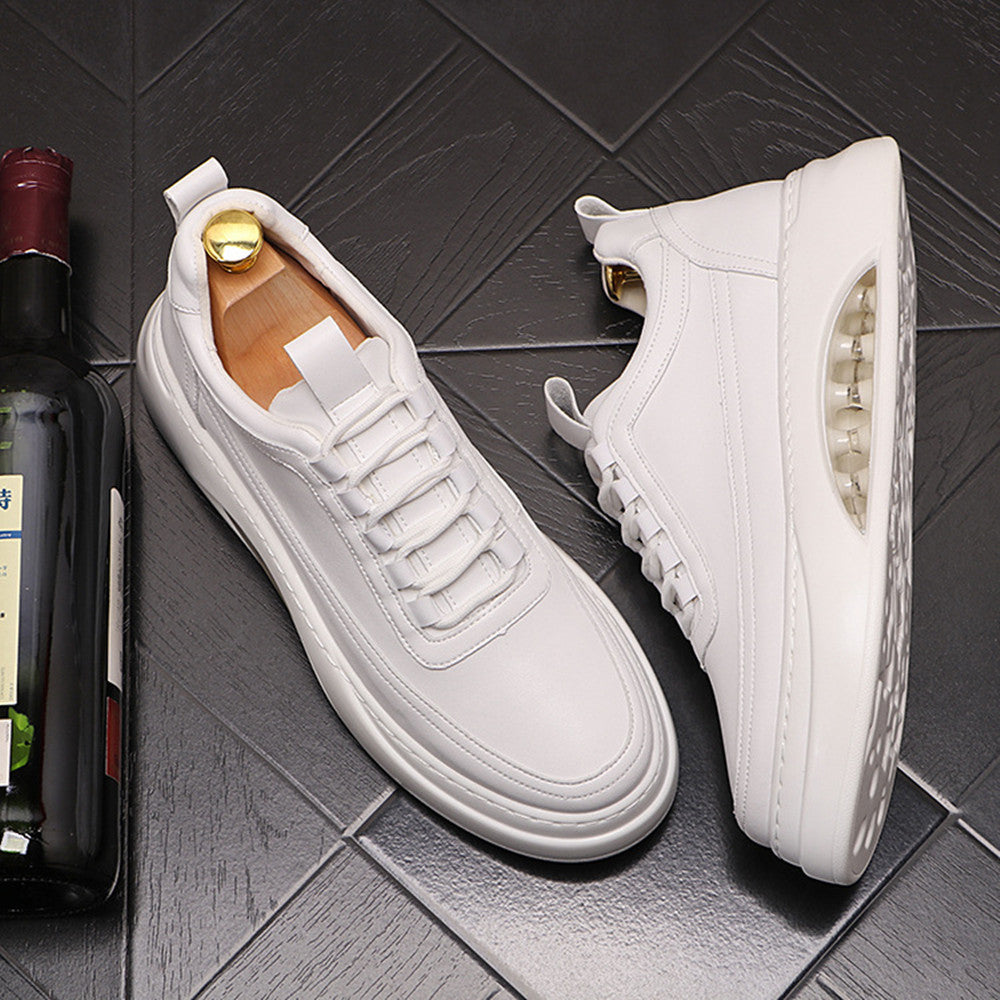 Zapatos casuales de hombre modernos con suela blanca gruesa