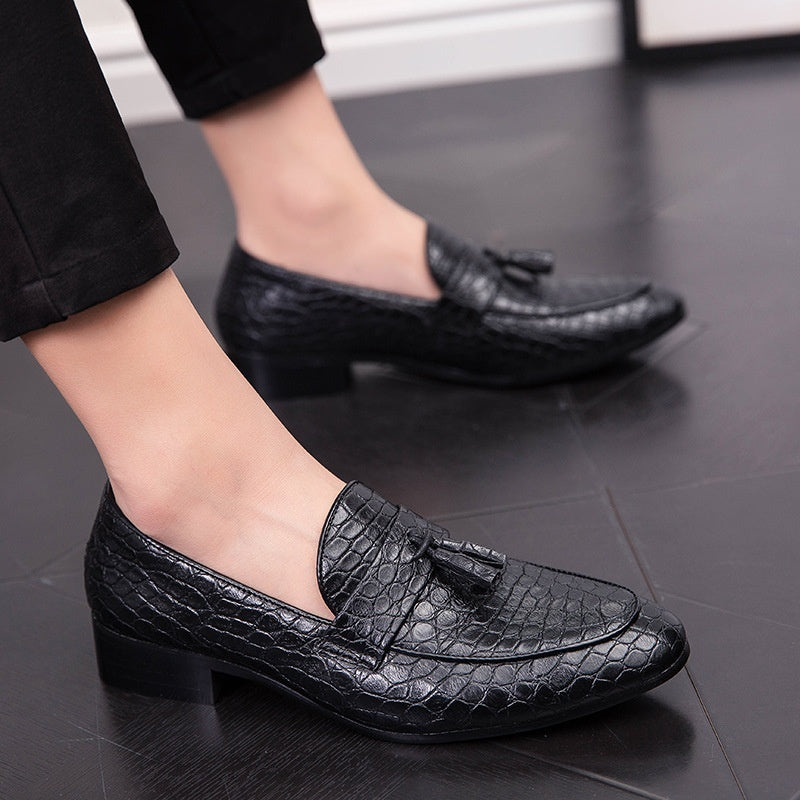 Zapatos de hombre elegantes de cuero transpirable con puntera puntiaguda y borlas