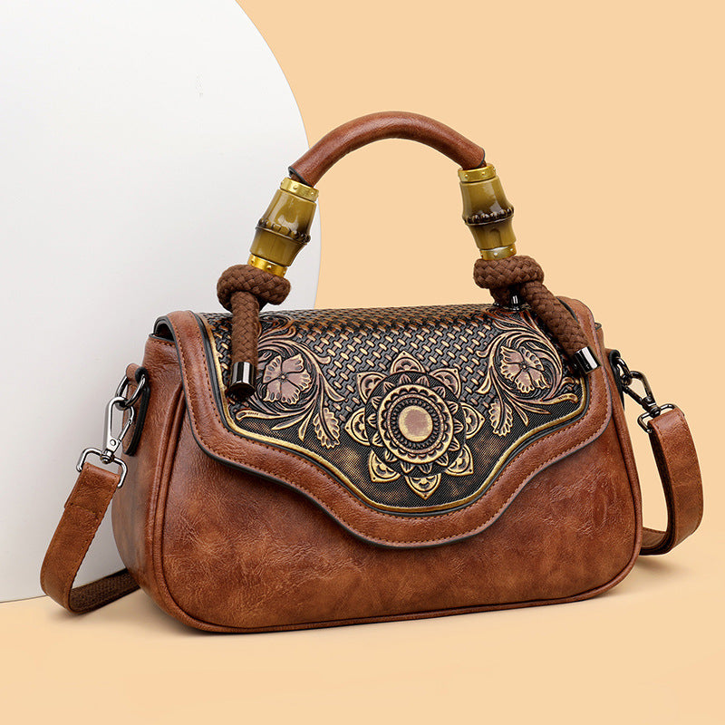 Bolso bandolera retro de cuero repujado artesanal