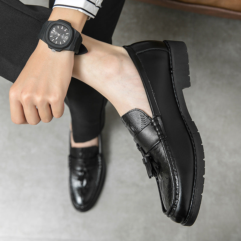 Zapatos casuales de cuero de moda con punta en pico y borlas personalizadas