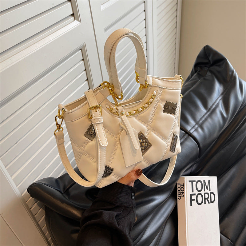 Bolso cruzado de hombro con insignia y patrón de diamantes, rara vez visto